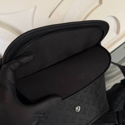 Louis Vuitton Pulse Messenger