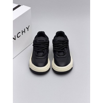 Givenchy Sneaker