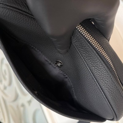 Dior CD Icon Zipped Messenger Bag