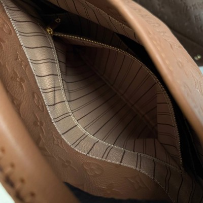 Louis Vuitton Artsy MM