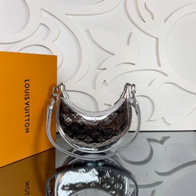 Louis Vuitton Loop Bag Ski