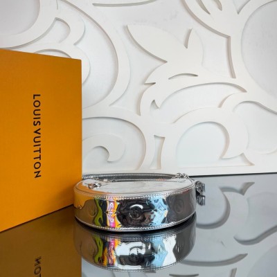 Louis Vuitton Loop Bag Ski