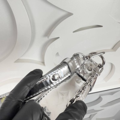 Louis Vuitton Loop Bag Ski