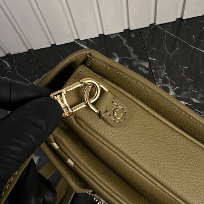 Louis Vuitton Pochette Metis