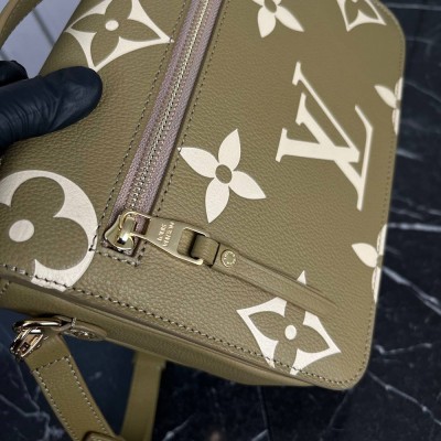 Louis Vuitton Pochette Metis