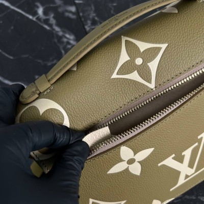 Louis Vuitton Pochette Metis