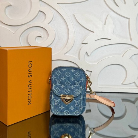 Louis Vuitton Fairfax Pochette