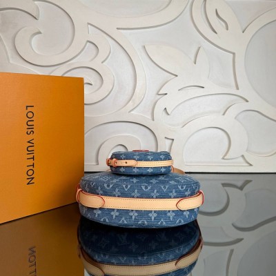 Louis Vuitton Croissant MM
