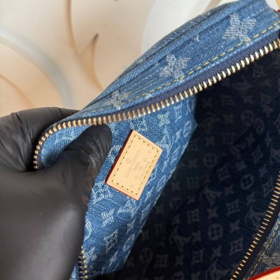 Louis Vuitton Croissant MM