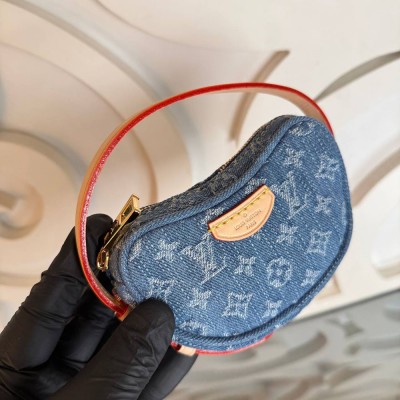 Louis Vuitton Croissant MM