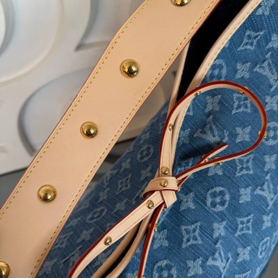 Louis Vuitton CarryAll MM