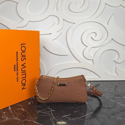 Louis Vuitton Pochette Liv