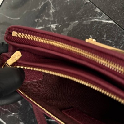 Louis Vuitton Pochette Liv