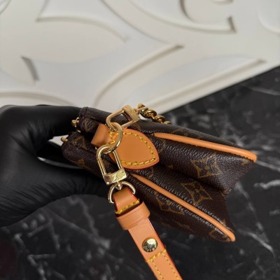 Louis Vuitton Pochette Liv