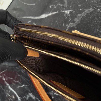 Louis Vuitton Pochette Liv