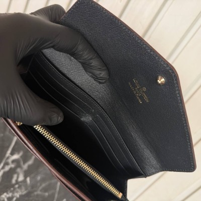 Louis Vuitton Sarah Wallet