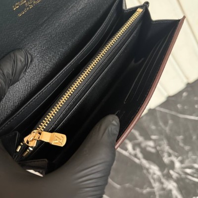 Louis Vuitton Sarah Wallet