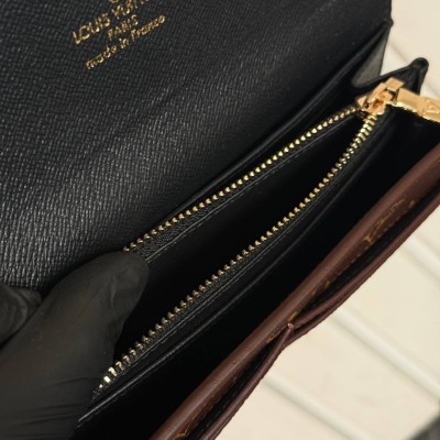 Louis Vuitton Sarah Wallet
