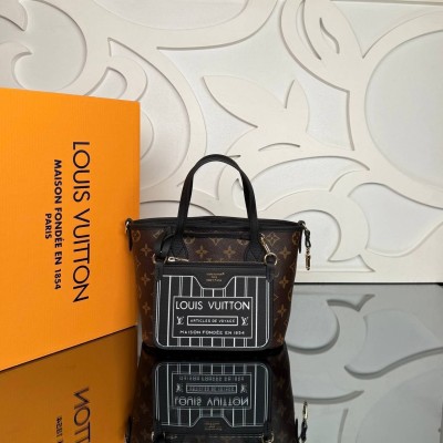 Louis Vuitton Neverfull Bandouliere Inside Out BB