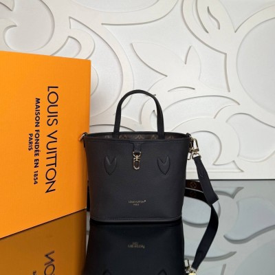 Louis Vuitton Neverfull Bandouliere Inside Out BB