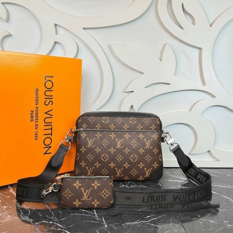 Louis Vuitton Trio Messenger