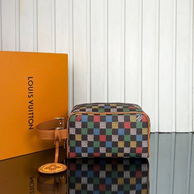 Louis Vuitton Locker Dopp Kit