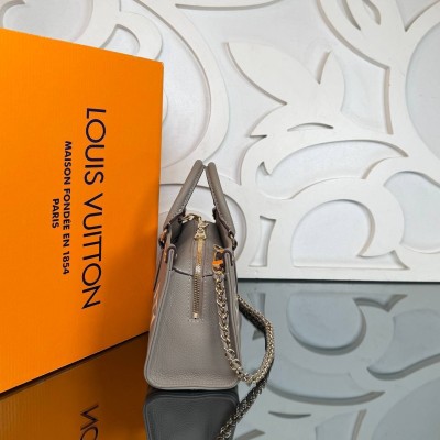 Louis Vuitton OnTheGo East West