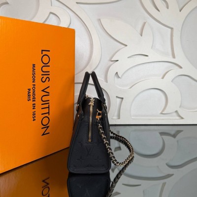 Louis Vuitton OnTheGo East West