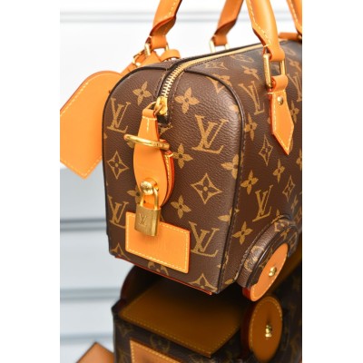 Louis Vuitton Rickshaw Wearable Wallet