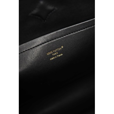 Louis Vuitton Capucines GM Souple