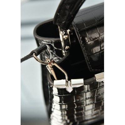 Louis Vuitton Capucines BB