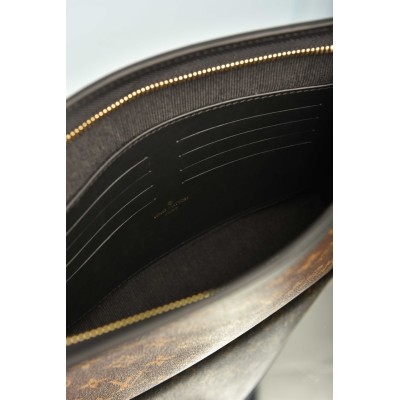 Louis Vuitton Pochette Voyage MM