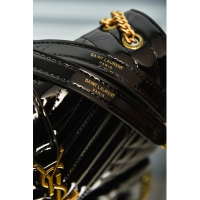 Saint Laurent Envelope Medium in Patent Leather