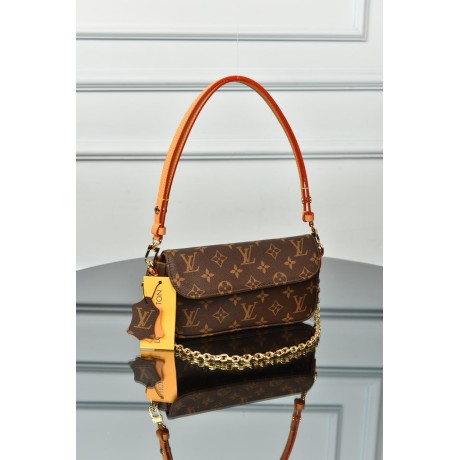 Louis Vuitton Ivy Wallet on Chain Bag