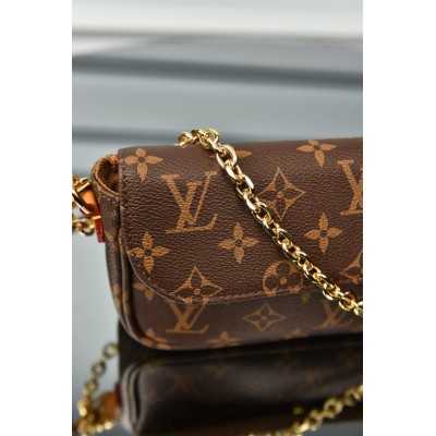 Louis Vuitton Ivy Wallet on Chain Bag