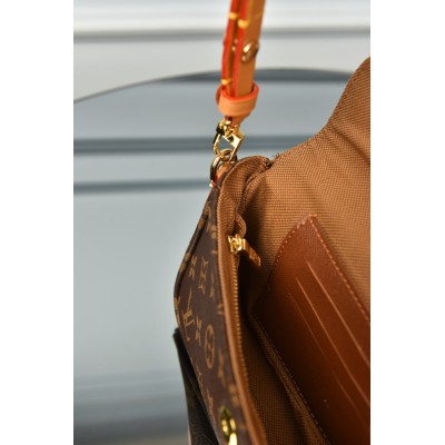 Louis Vuitton Ivy Wallet on Chain Bag