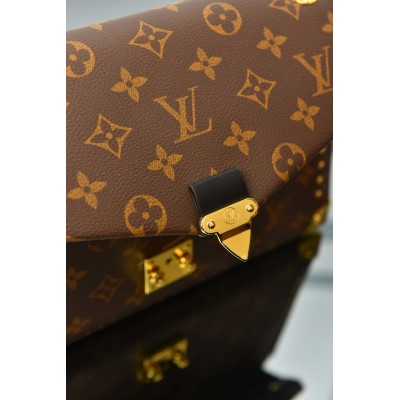 Louis Vuitton Metis Trunk
